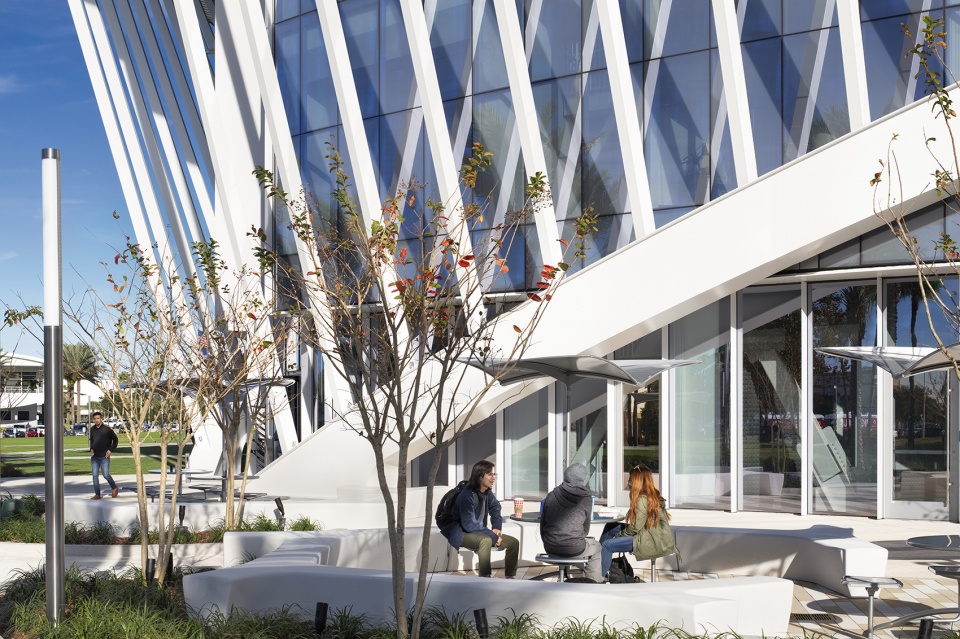 【分享】体现无畏、冒险和索求心灵的学生会大楼构筑设计